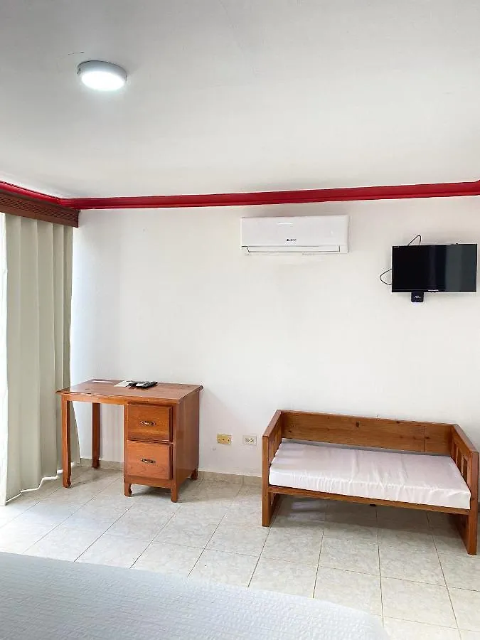 Lutix Hotels El Limon